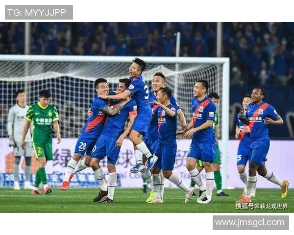 重庆与申花激战正酣现场直播全程回顾与精彩瞬间分析