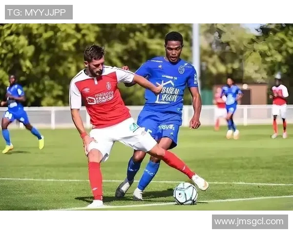 兰斯与史特拉斯堡比赛结果揭晓双方表现分析与精彩瞬间回顾