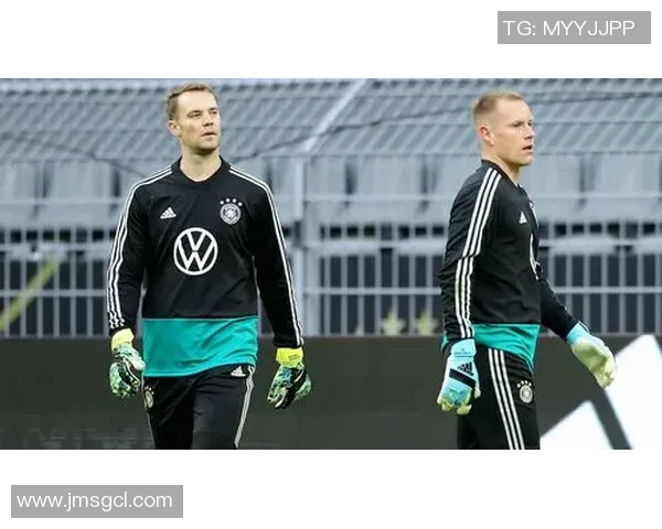 诺伊尔：守护球门的传奇门将与德国足球的辉煌历程