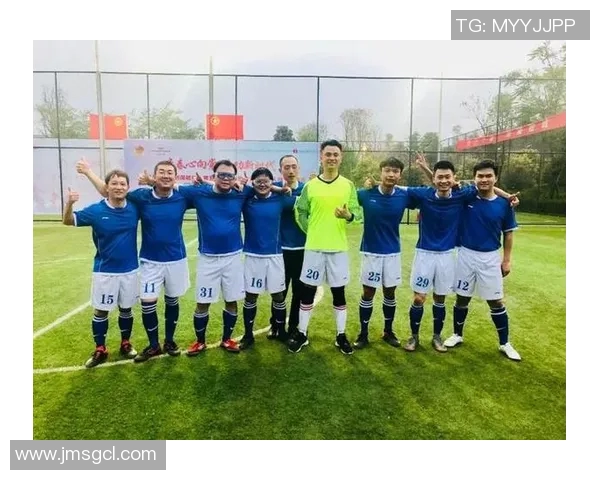 南京足球队团队协作深度解析与其他球队对比分析